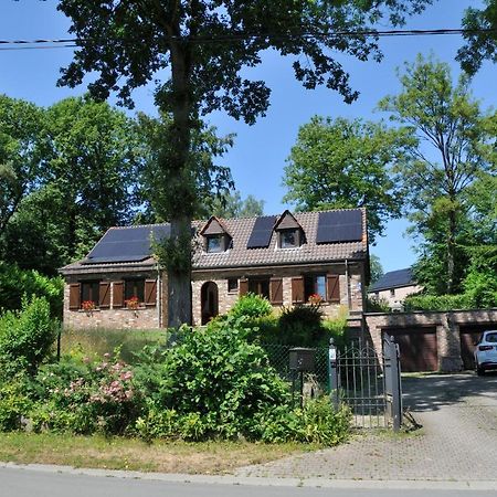 Tres Belle Villa 4 Facades Dans Quartier Vert Et Arbore - 5 Kms De Namur Exterior foto